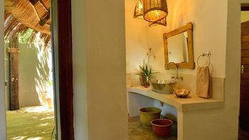 Bakwena Lodge Касане Экстерьер фото